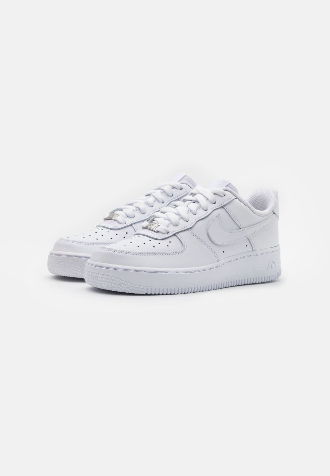 Step Up Your Style with Classic White Sneakers – Everyday Comfort You’ll Love!