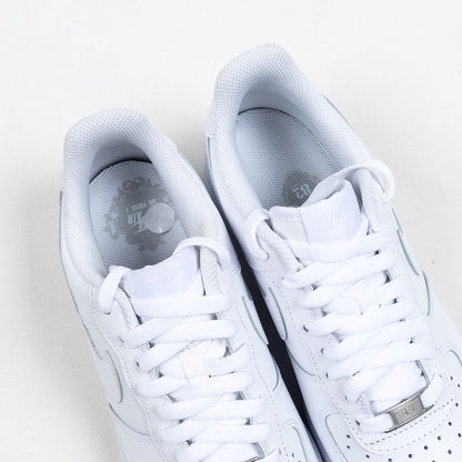 Step Up Your Style with Classic White Sneakers – Everyday Comfort You’ll Love!
