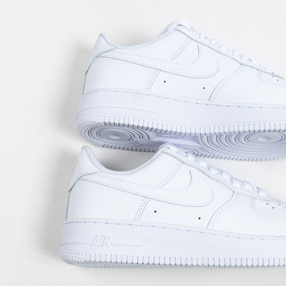 Step Up Your Style with Classic White Sneakers – Everyday Comfort You’ll Love!