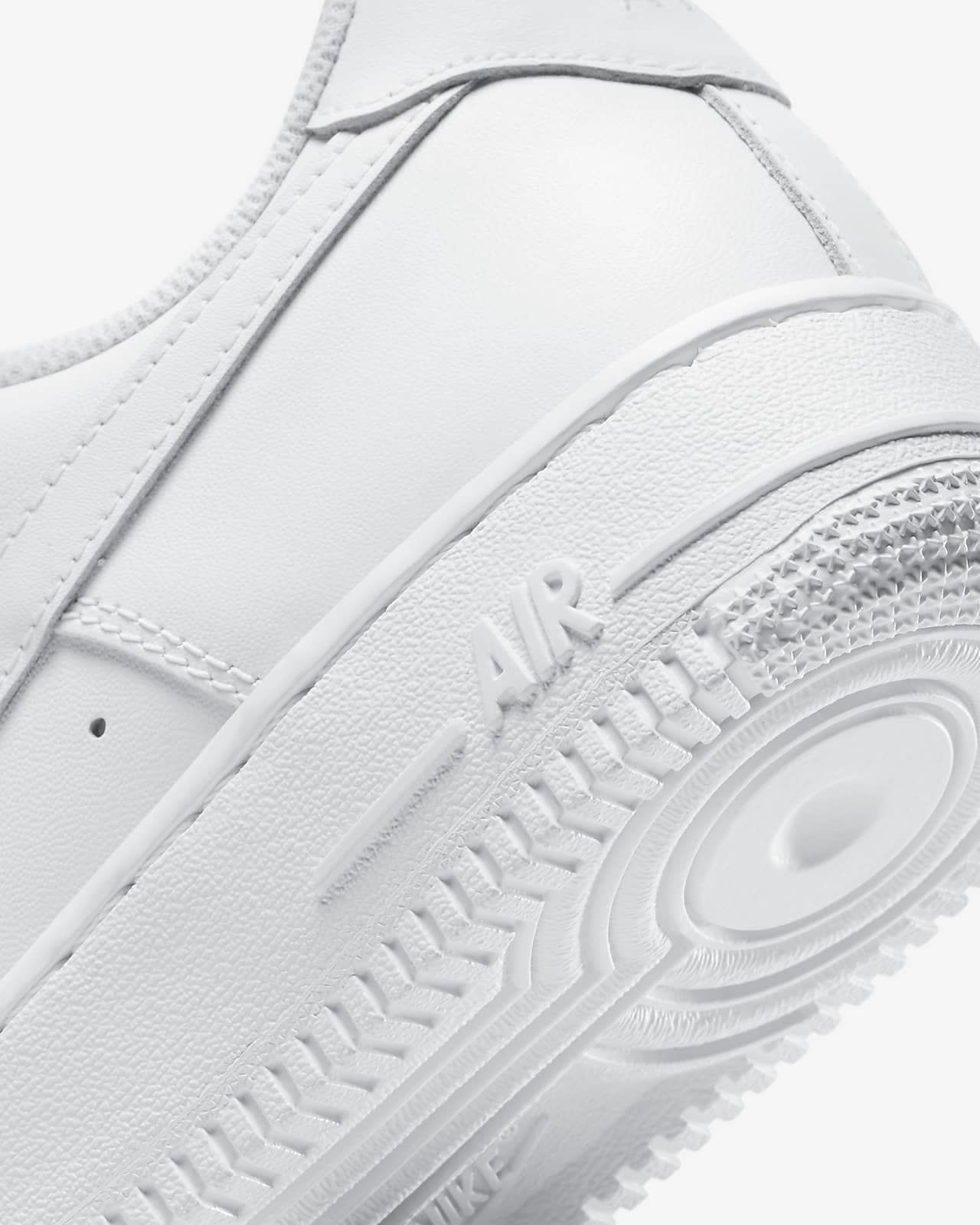 Step Up Your Style with Classic White Sneakers – Everyday Comfort You’ll Love!