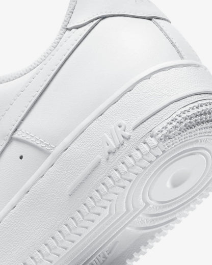 Step Up Your Style with Classic White Sneakers – Everyday Comfort You’ll Love!
