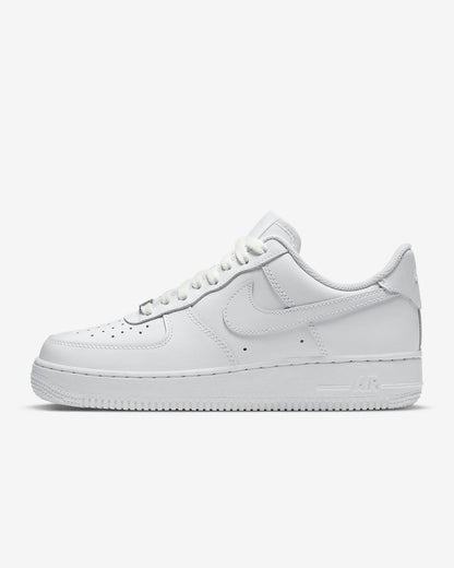 Step Up Your Style with Classic White Sneakers – Everyday Comfort You’ll Love!