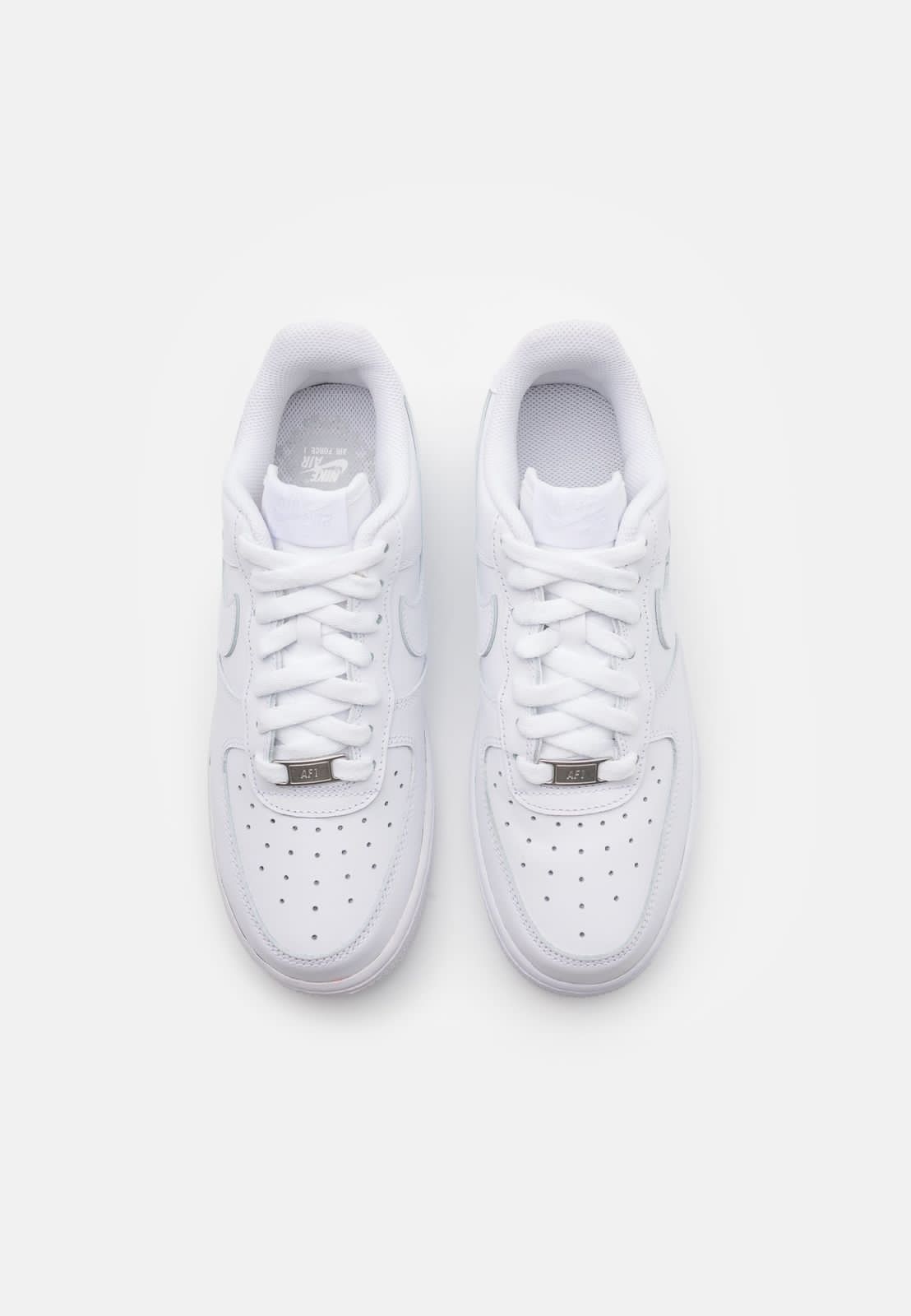Step Up Your Style with Classic White Sneakers – Everyday Comfort You’ll Love!