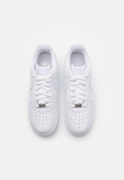 Step Up Your Style with Classic White Sneakers – Everyday Comfort You’ll Love!
