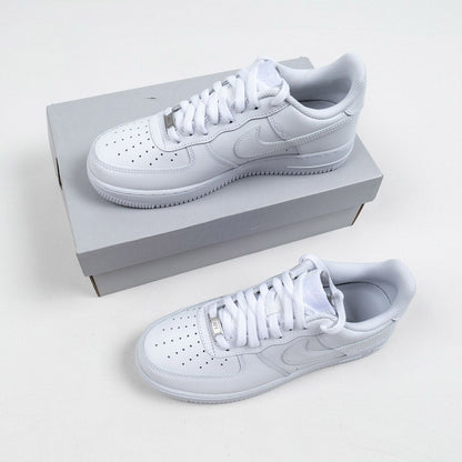 Step Up Your Style with Classic White Sneakers – Everyday Comfort You’ll Love!