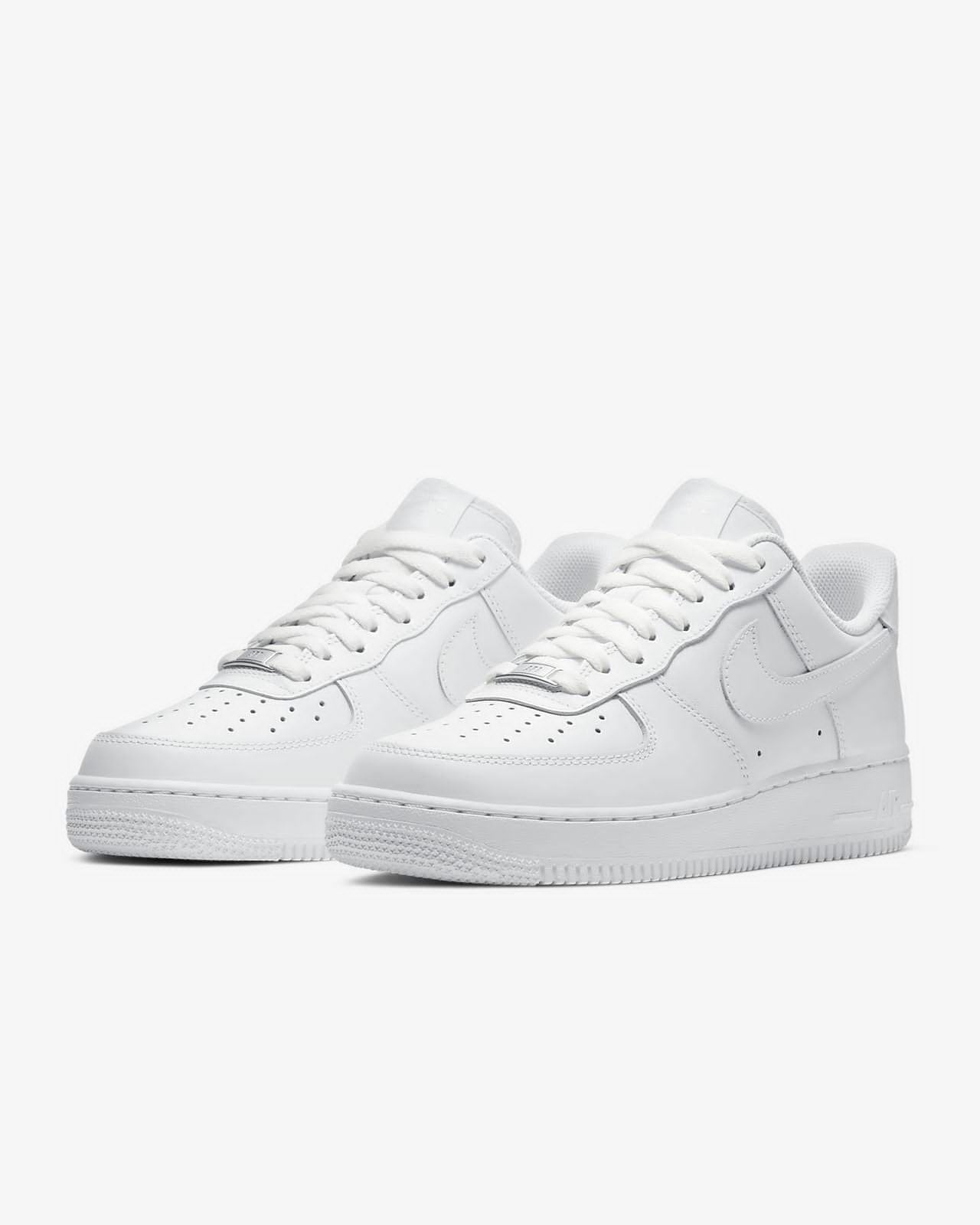 Step Up Your Style with Classic White Sneakers – Everyday Comfort You’ll Love!