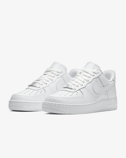 Step Up Your Style with Classic White Sneakers – Everyday Comfort You’ll Love!